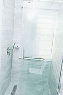 The Manor Hotel by Luckzi