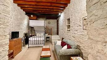 Juliet Suite Studio