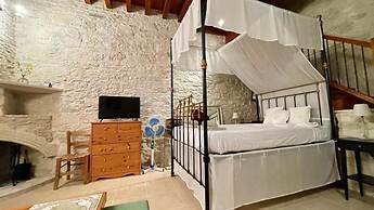 Juliet Suite Studio