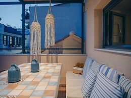 Elegant City Apartment - 250m From Solomos Square