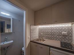 Elegant City Apartment - 250m From Solomos Square