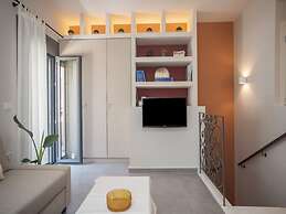 Elegant City Apartment - 250m From Solomos Square