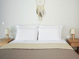 Elegant City Apartment - 250m From Solomos Square