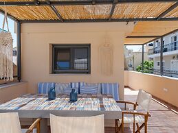 Elegant City Apartment - 250m From Solomos Square