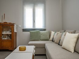 Elegant City Apartment - 250m From Solomos Square