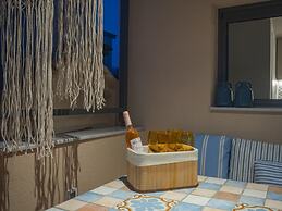 Elegant City Apartment - 250m From Solomos Square