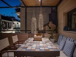 Elegant City Apartment - 250m From Solomos Square