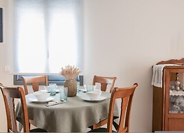 Elegant City Apartment - 250m From Solomos Square