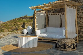 Makarias Traditional Luxury Villas