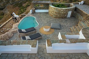 Makarias Traditional Luxury Villas