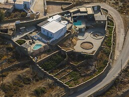 Makarias Traditional Luxury Villas