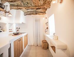 Makarias Traditional Luxury Villas