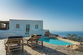 Makarias Traditional Luxury Villas