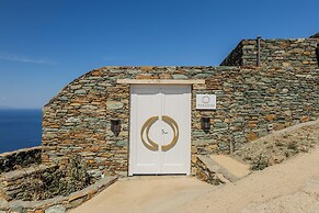 Makarias Traditional Luxury Villas