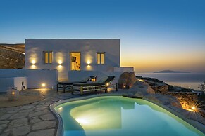 Makarias Traditional Luxury Villas