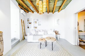 Makarias Traditional Luxury Villas