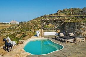 Makarias Traditional Luxury Villas