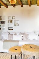 Makarias Traditional Luxury Villas