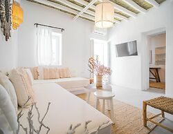 Makarias Traditional Luxury Villas