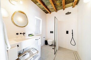 Makarias Traditional Luxury Villas