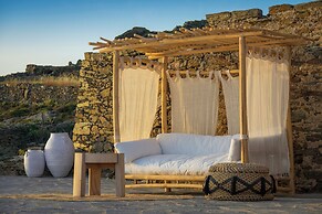 Makarias Traditional Luxury Villas