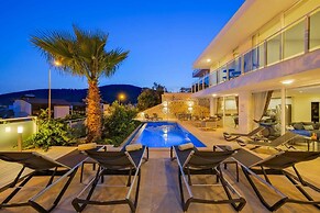 Villa Lumiere 1, Located in the Kızıltaş Area of Kalkan, 8 Guests