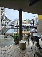 In the Heart of Brosundet! Fully Equipped 3 Bed Room Ap