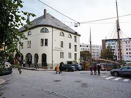 In the Heart of Brosundet! Fully Equipped 3 Bed Room Ap