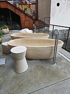 In the Heart of Brosundet! Fully Equipped 3 Bed Room Ap