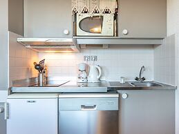 Apartment With Ski Access