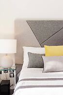 Stylish Boutique Loft With Private Balcony