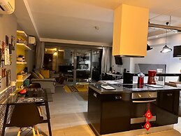 Stylish Boutique Loft With Private Balcony