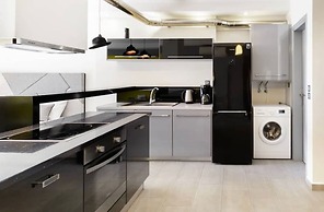 Stylish Boutique Loft With Private Balcony