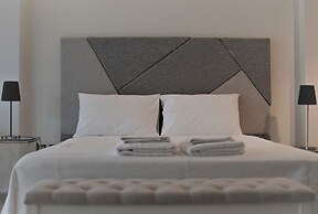 Stylish Boutique Loft With Private Balcony