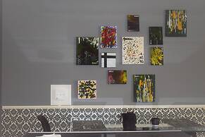 Stylish Boutique Loft With Private Balcony