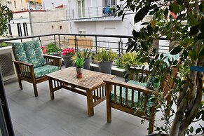 Stylish Boutique Loft With Private Balcony