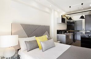 Stylish Boutique Loft With Private Balcony