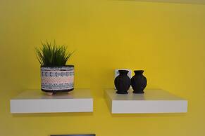 Stylish Boutique Loft With Private Balcony