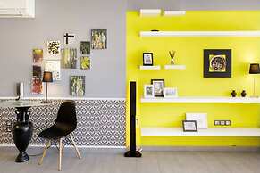 Stylish Boutique Loft With Private Balcony