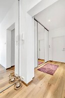 Family Friendly, Free Parking Space, Short Walk to Brosundet