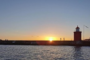 Family Friendly, Free Parking Space, Short Walk to Brosundet