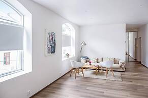 Family Friendly, Free Parking Space, Short Walk to Brosundet