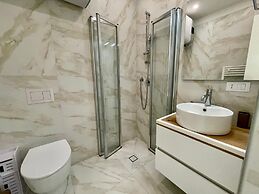 Renovated Apartment With Balcony