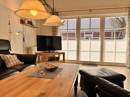 Ferienhaus mit Kaminofen in Burhave