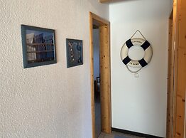 Ferienhaus mit Kaminofen in Burhave