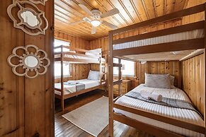 Clodhopper in Garden City