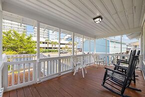 Clodhopper in Garden City