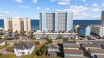 Clodhopper in Garden City