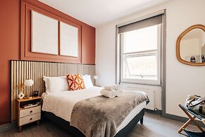 Cosy and Modern Duplex in the Heart of Earls Court
