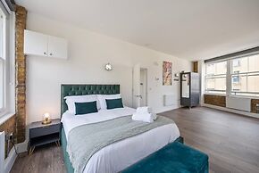 Spacious Bright Oasis in Old Street